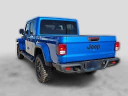 Jeep Gladiator Texas Trail 4x4 2026 — side view