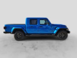Jeep Gladiator Texas Trail 4x4 2026 — side view
