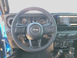 Jeep Gladiator Texas Trail 4x4 2026 — side view