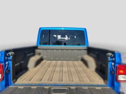 Jeep Gladiator Texas Trail 4x4 2026 — side view