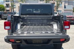 Jeep Gladiator 85th Anniversary Edition 4x4 2026 — side view