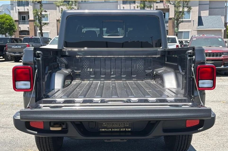 Jeep Gladiator 85th Anniversary Edition 4x4 2026 — side view