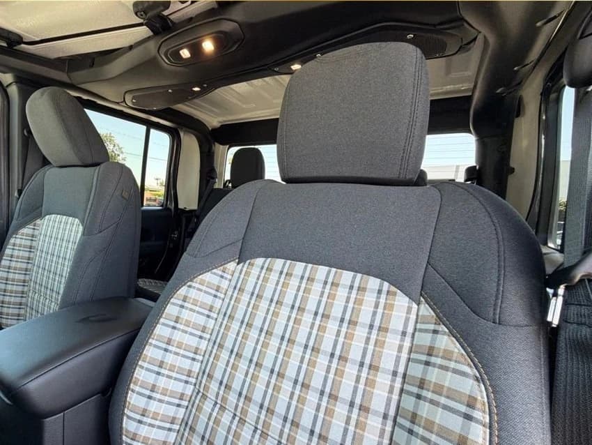 Jeep Gladiator 85th Anniversary Edition 4x4 2026 — side view