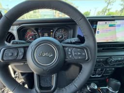 Jeep Gladiator 85th Anniversary Edition 4x4 2026 — side view