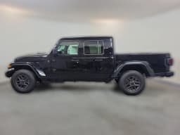 Jeep Gladiator Sport S 4x4 2026 — side view