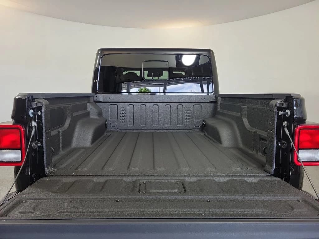 Jeep Gladiator Sport S 4x4 2026 — side view