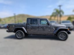 Jeep Gladiator Sport S 4x4 2026 — side view