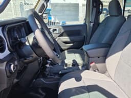 Jeep Gladiator Sport S 4x4 2026 — side view