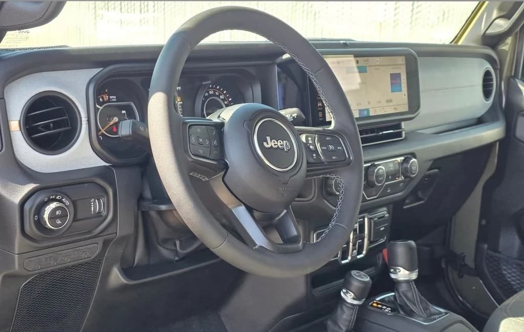 Jeep Gladiator Sport S 4x4 2026 — side view