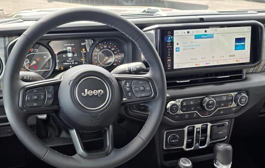 Jeep Gladiator 85th Anniversary Edition 4x4 2026 — side view
