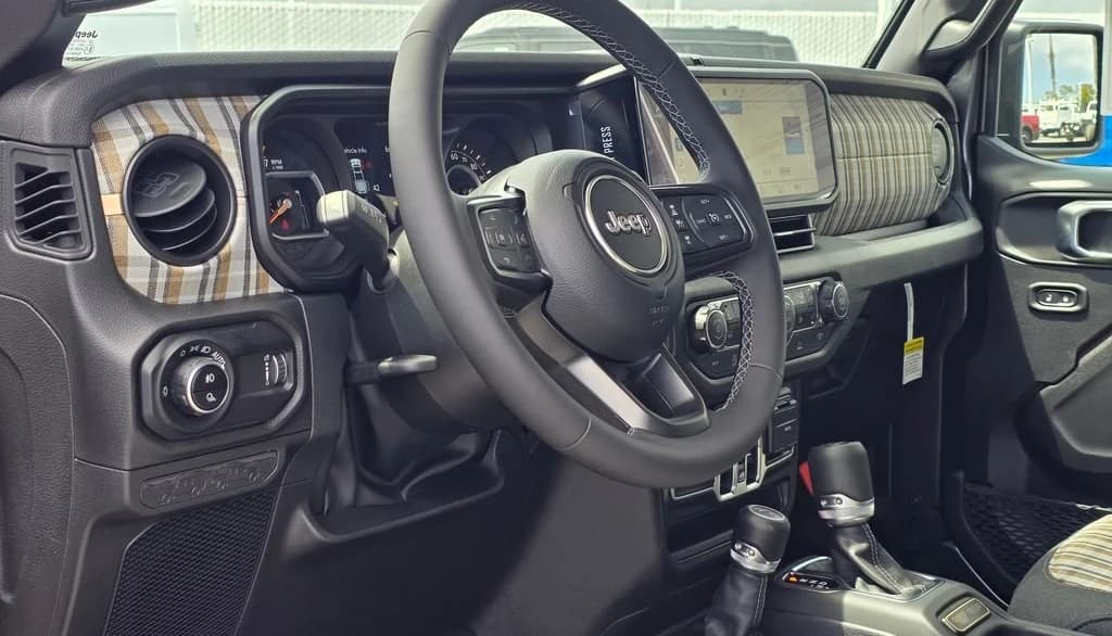 Jeep Gladiator 85th Anniversary Edition 4x4 2026 — side view