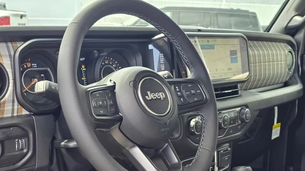 Jeep Gladiator 85th Anniversary Edition 4x4 2026 — side view