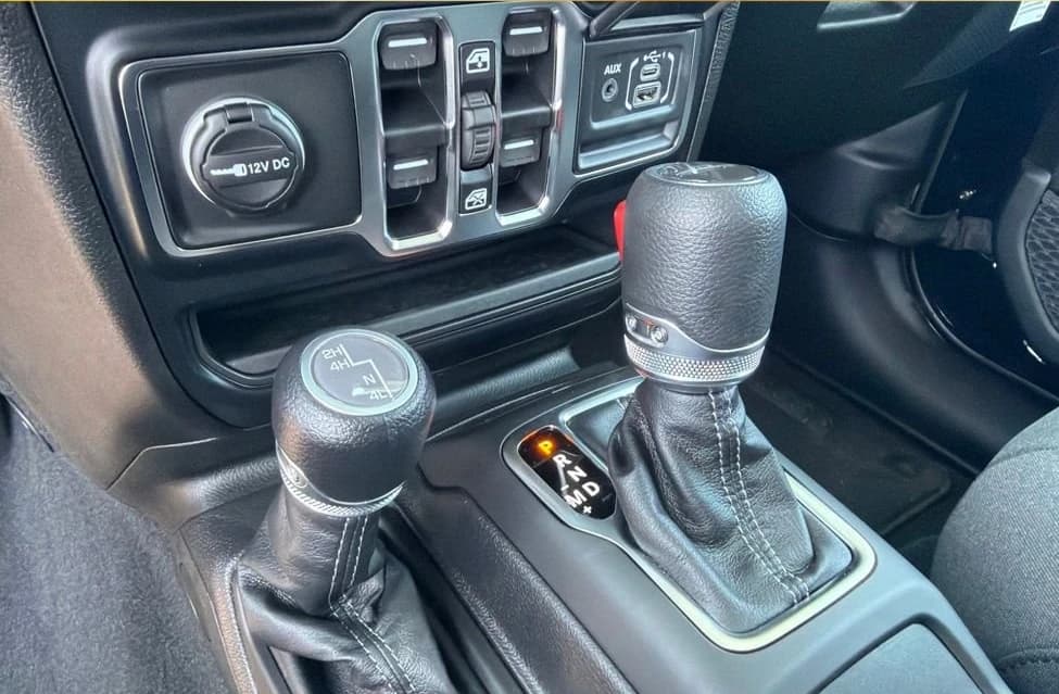 Jeep Gladiator Sport S 4x4 2026 — side view