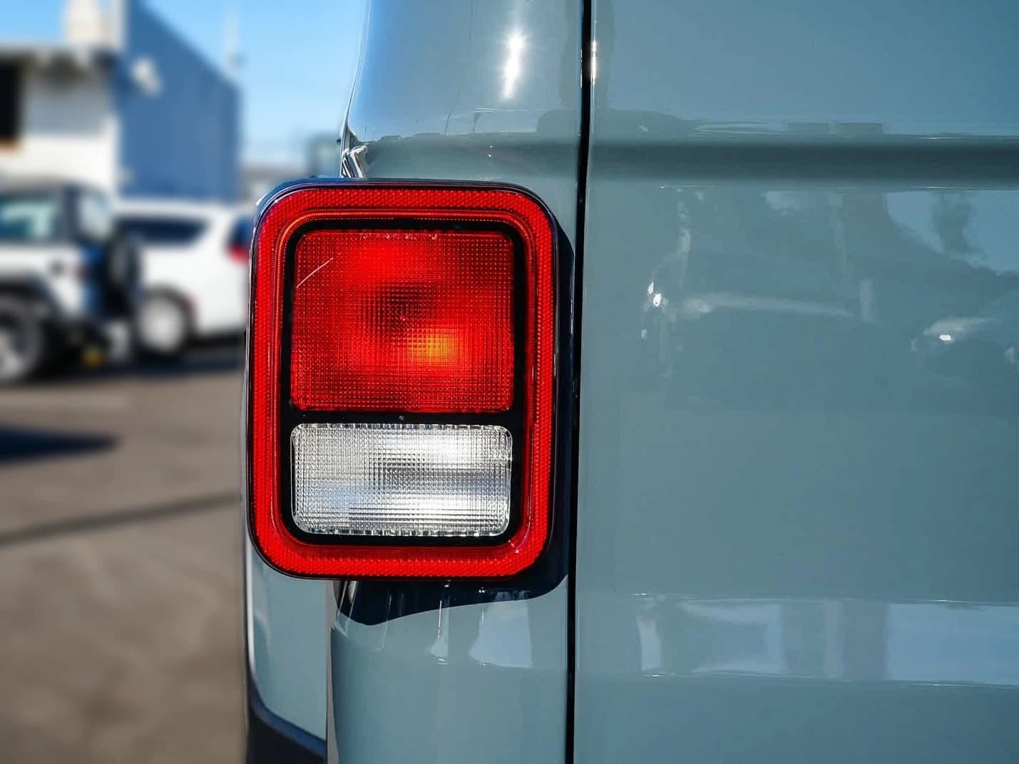 Jeep Gladiator Sport S 4x4 2026 — side view