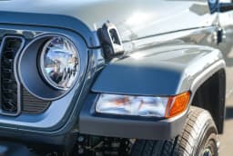 Jeep Gladiator Sport S 4x4 2026 — side view