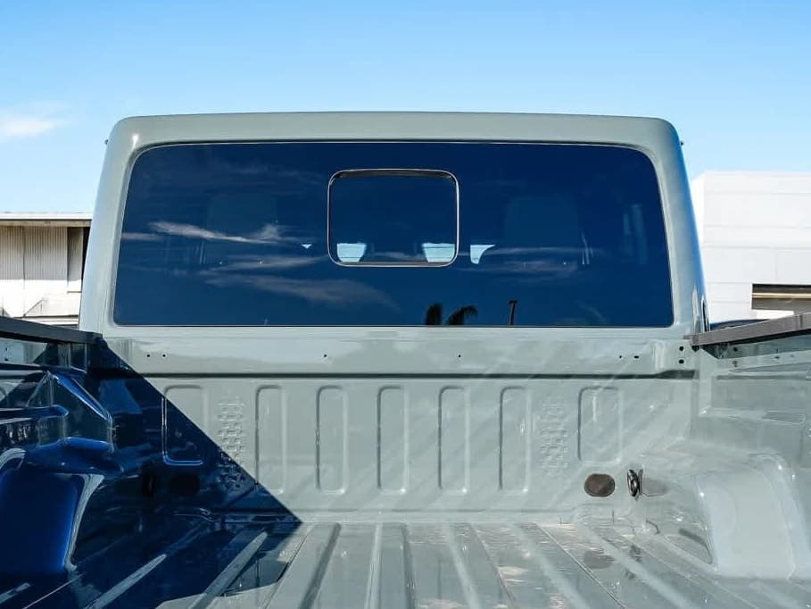 Jeep Gladiator Sport S 4x4 2026 — side view