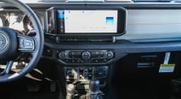 Jeep Gladiator Sport S 4x4 2026 — side view