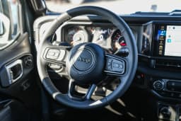 Jeep Gladiator Sport S 4x4 2026 — side view