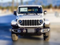 Jeep Gladiator Sahara 4x4 2026 — side view