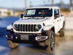 Jeep Gladiator Sahara 4x4 2026 — side view