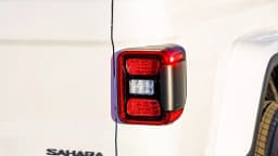 Jeep Gladiator Sahara 4x4 2026 — side view
