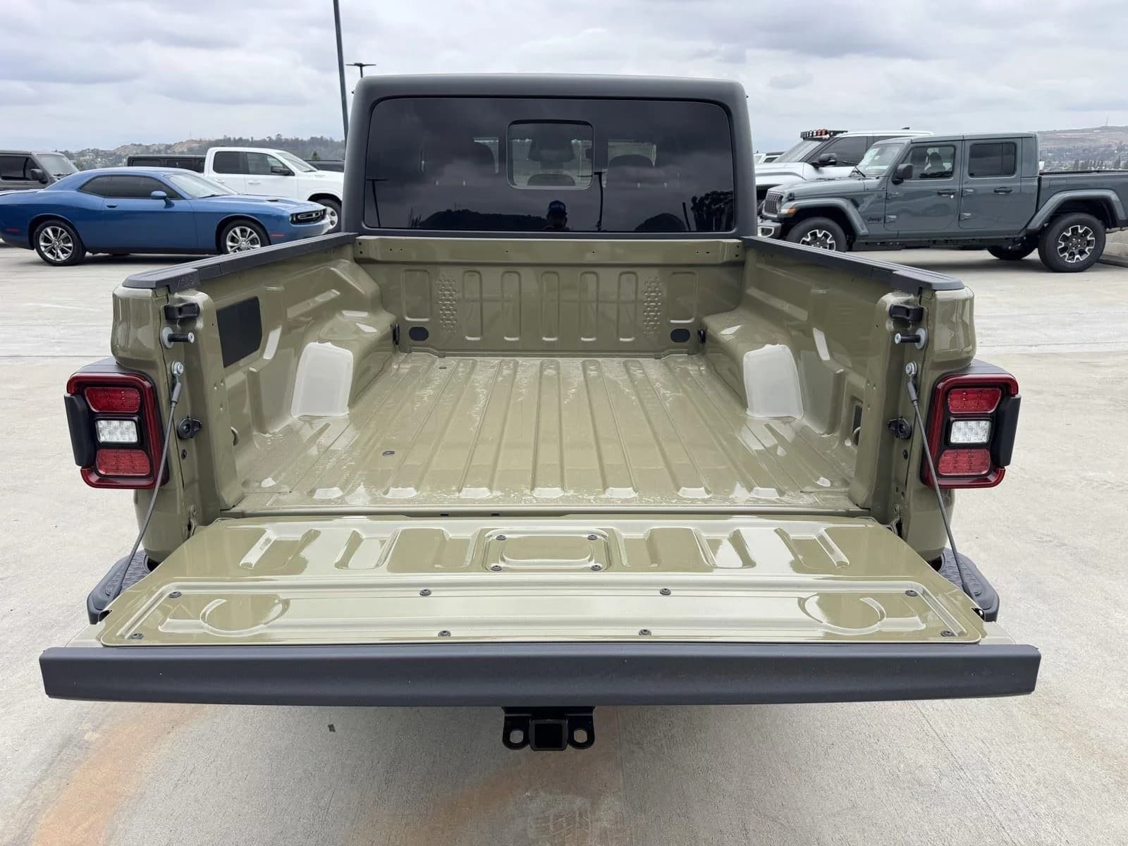 Jeep Gladiator Willys 41 4x4 2026 — side view