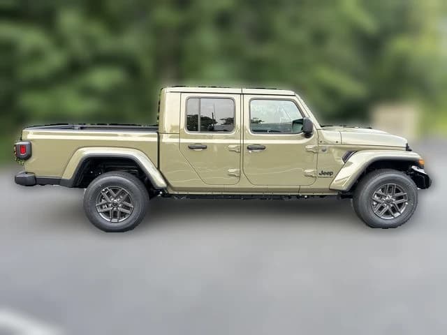 Jeep Gladiator Sport S 4x4 2026 — side view