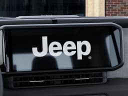 Jeep Gladiator Willys 4x4 2026 — side view