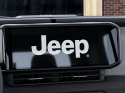 Jeep Gladiator Willys 4x4 2026 — side view