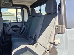 Jeep Gladiator Willys 4x4 2026 — side view
