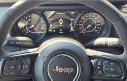 Jeep Gladiator Willys 4x4 2026 — side view