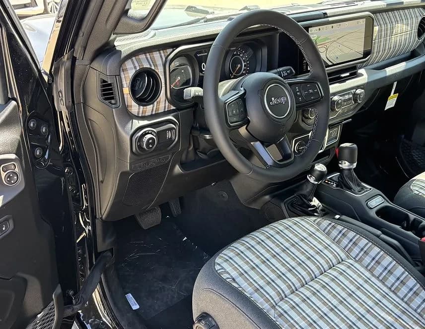 Jeep Gladiator 85th Anniversary Edition 4x4 2026 — side view
