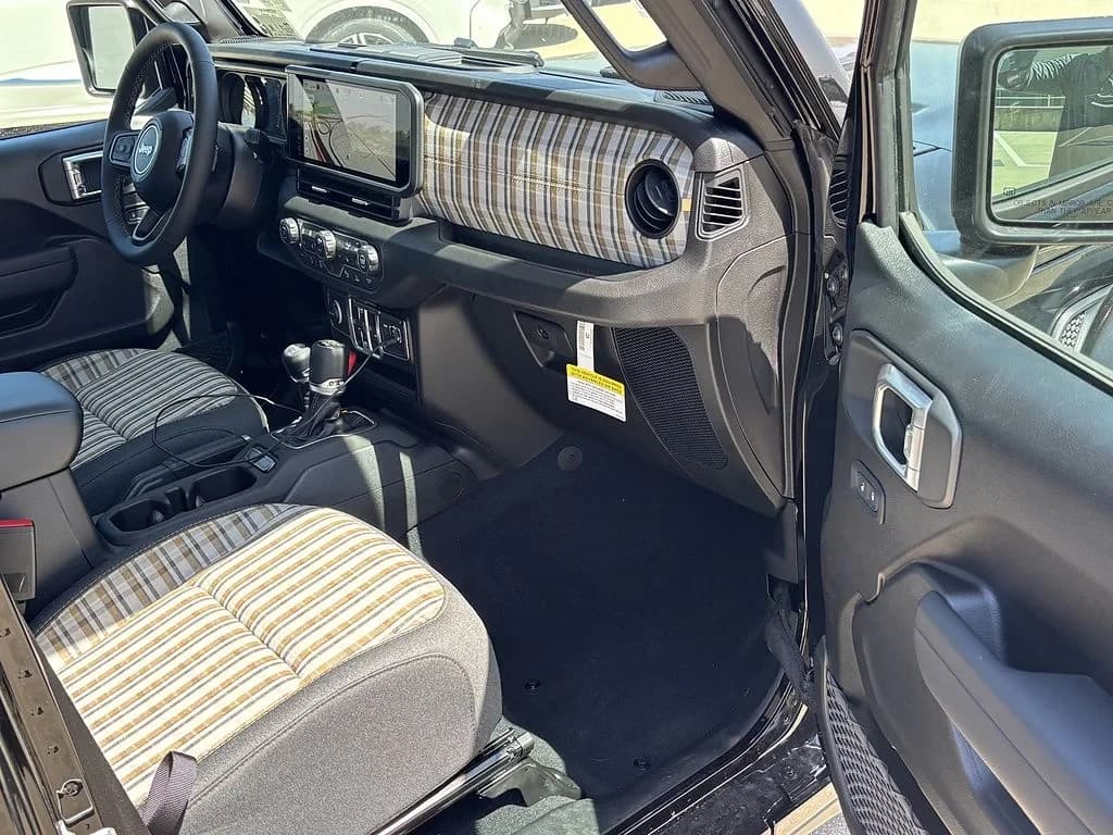 Jeep Gladiator 85th Anniversary Edition 4x4 2026 — side view
