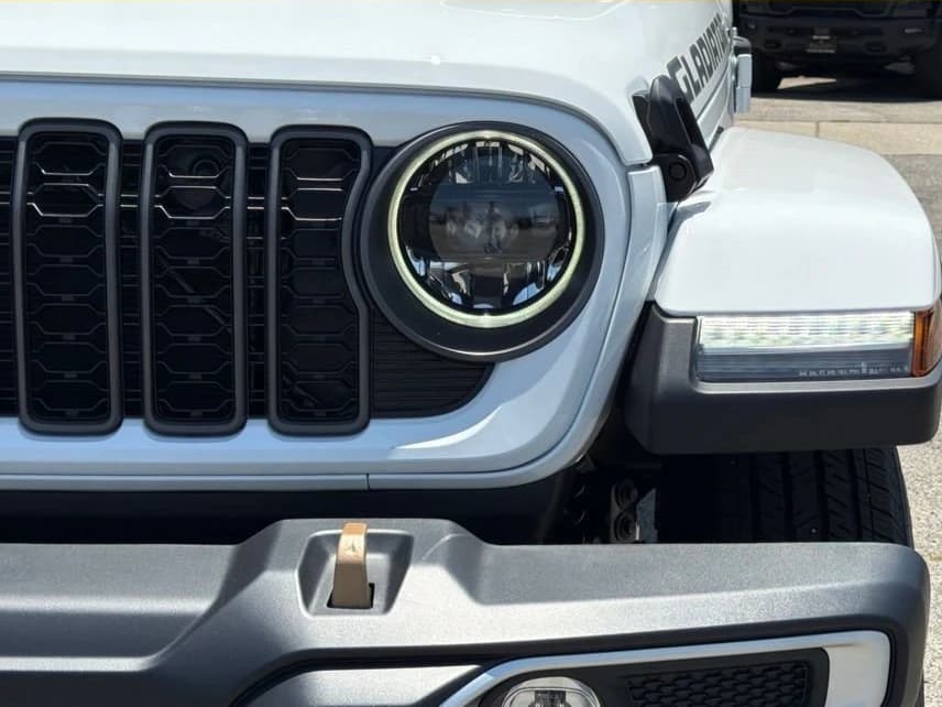 Jeep Gladiator 85th Anniversary Edition 4x4 2026 — side view