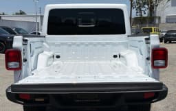 Jeep Gladiator 85th Anniversary Edition 4x4 2026 — side view