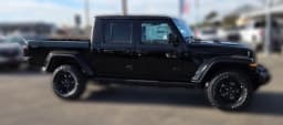 Jeep Gladiator Willys 4x4 2026 — side view