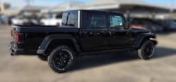 Jeep Gladiator Willys 4x4 2026 — side view