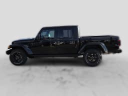 Jeep Gladiator Willys 4x4 2026 — side view