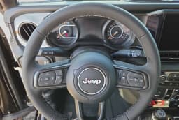 Jeep Gladiator Willys 4x4 2026 — side view