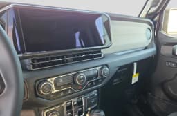 Jeep Gladiator Willys 4x4 2026 — side view