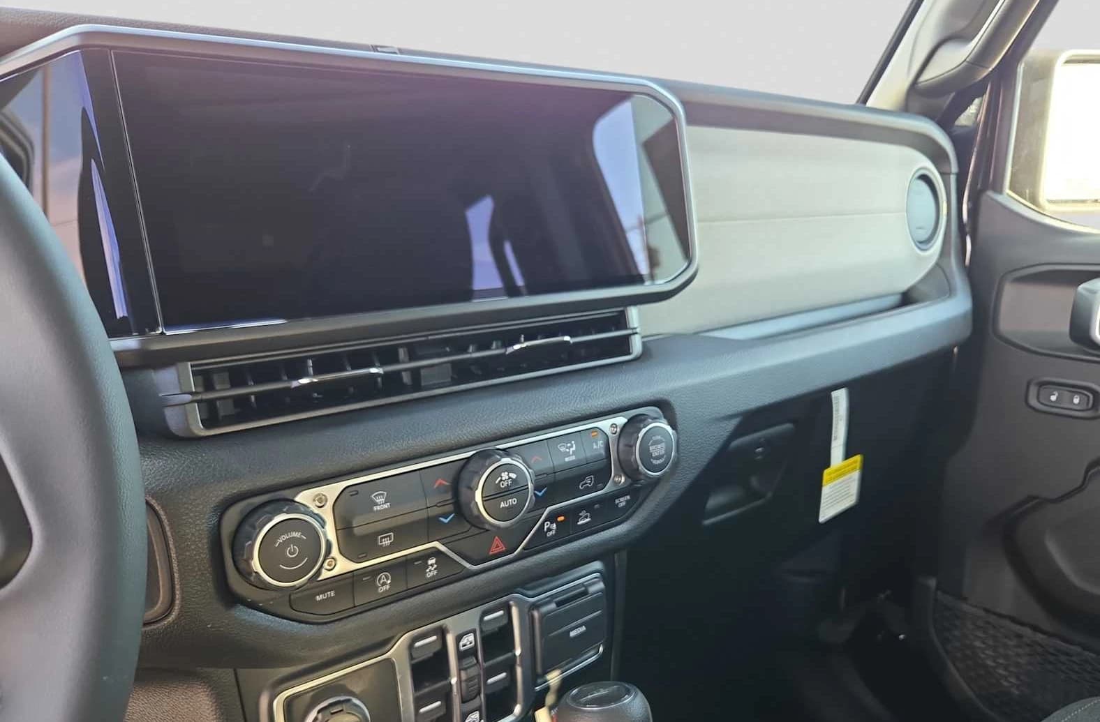 Jeep Gladiator Willys 4x4 2026 — side view