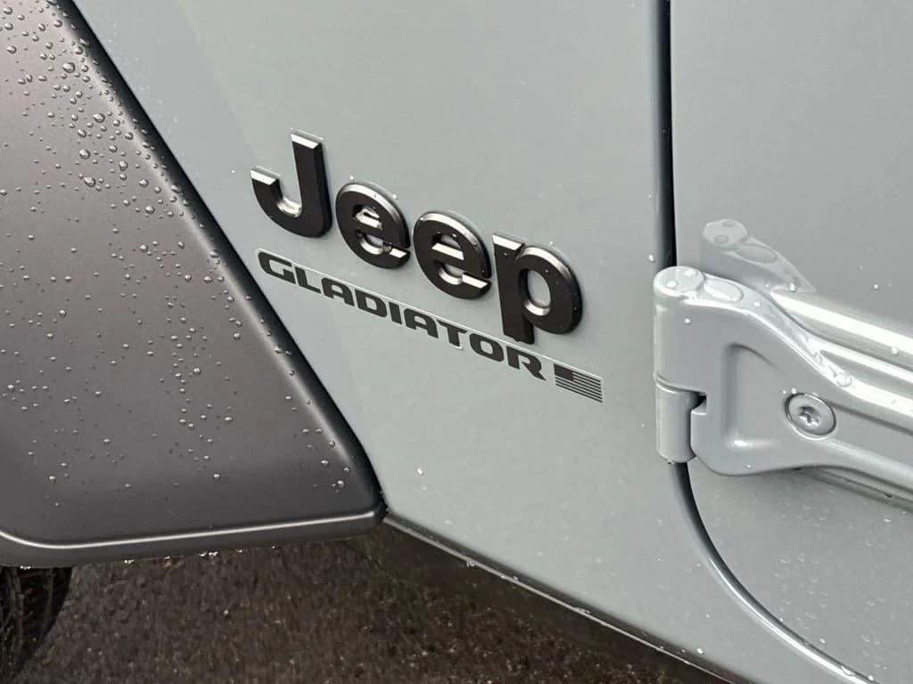 Jeep Gladiator Sport S 4x4 2026 — side view