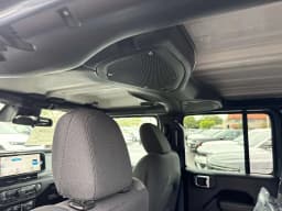 Jeep Gladiator Sport S 4x4 2026 — side view