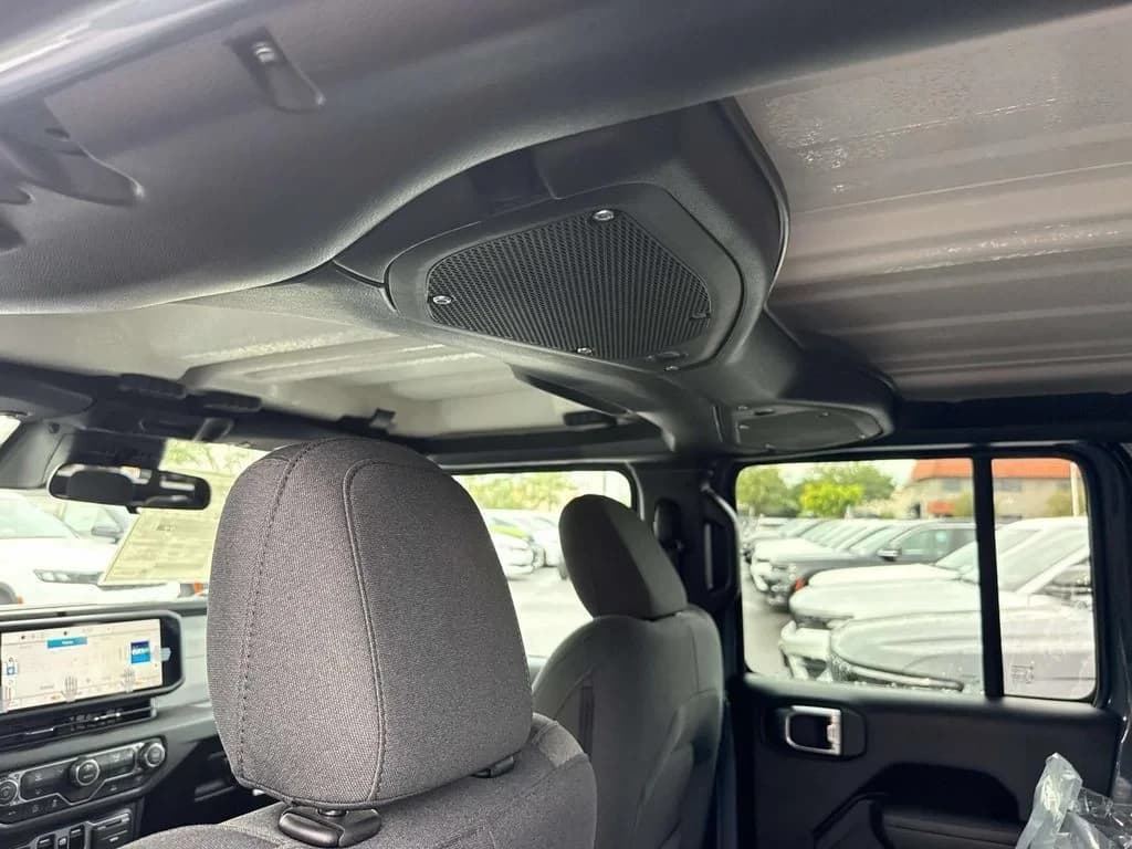 Jeep Gladiator Sport S 4x4 2026 — side view