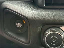 Jeep Gladiator Sport S 4x4 2026 — side view