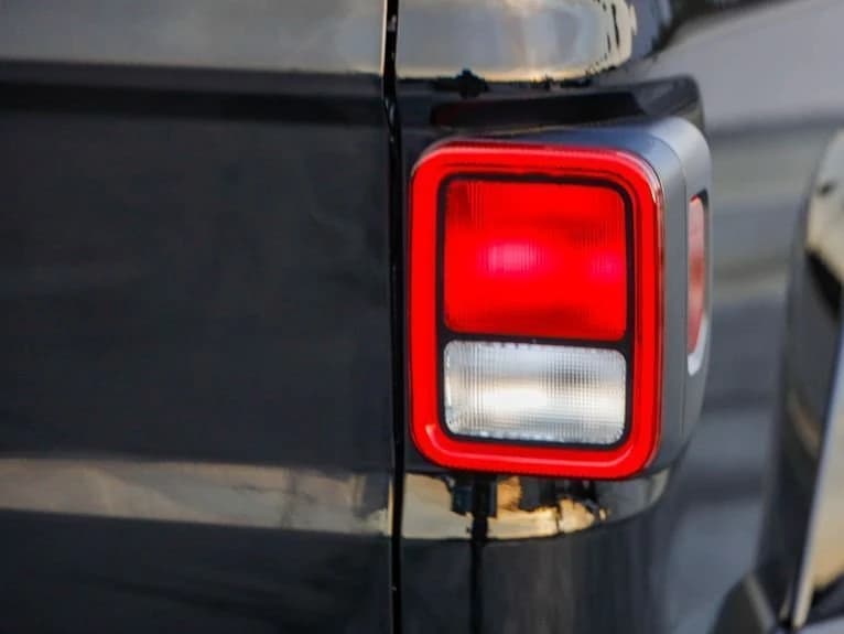 Jeep Gladiator Sport S 4x4 2026 — side view