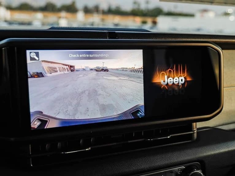 Jeep Gladiator Sport S 4x4 2026 — side view