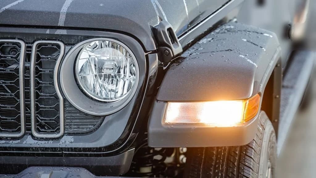 Jeep Gladiator Sport S 4x4 2026 — side view