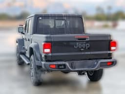 Jeep Gladiator Sport S 4x4 2026 — side view