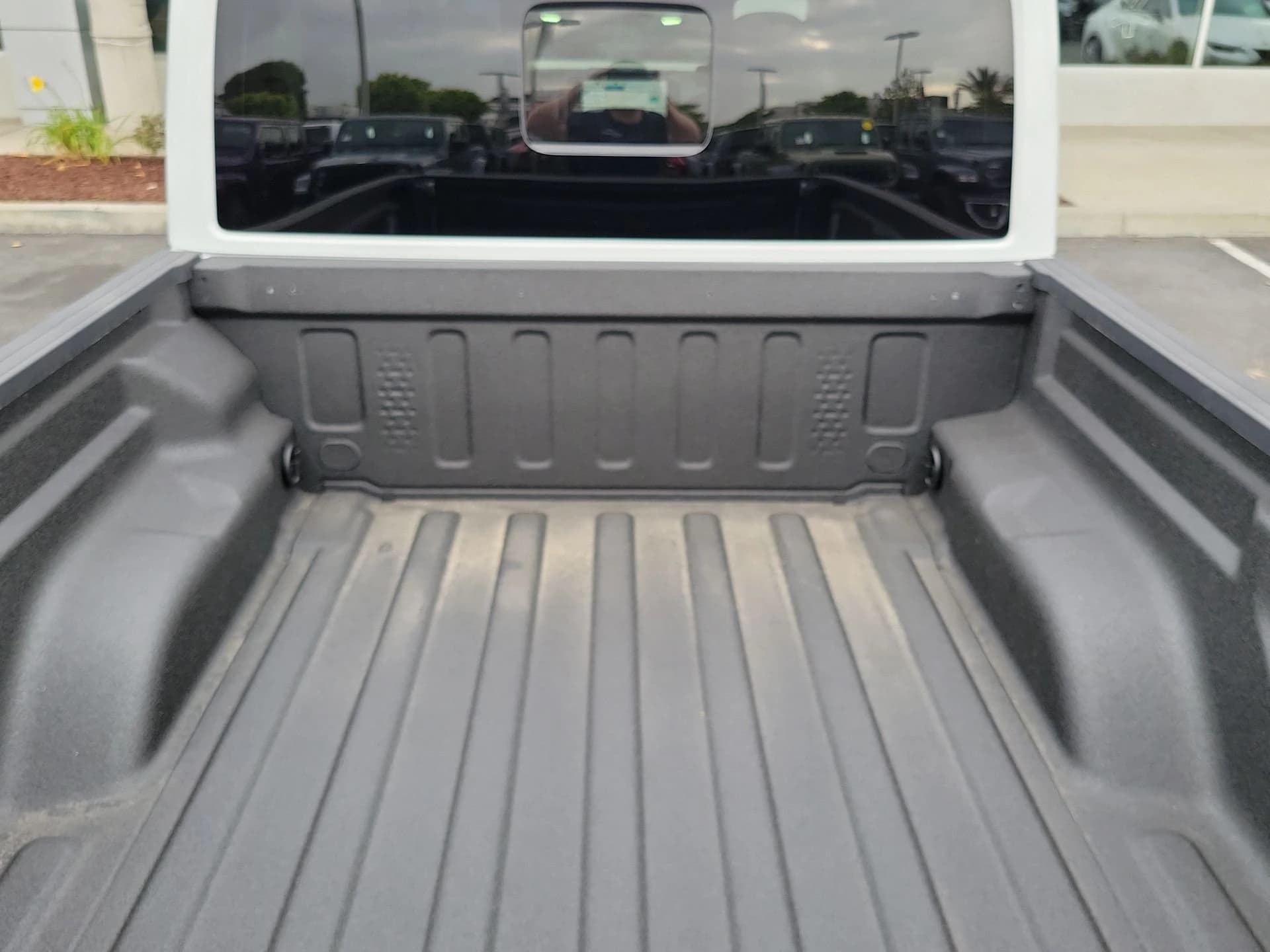 Jeep Gladiator Sport S 4x4 2026 — side view